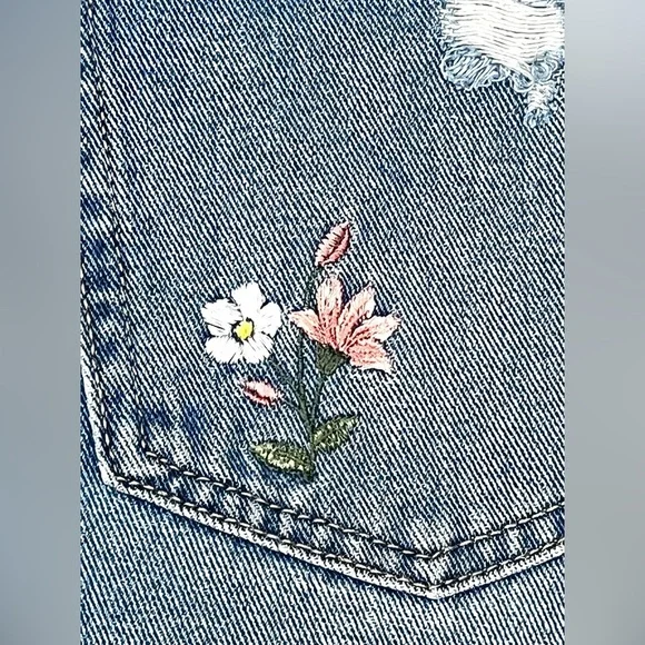 Time and True Women’s Blue Jean Shorts with Floral Embroidery Size 4 - Picture 14 of 16